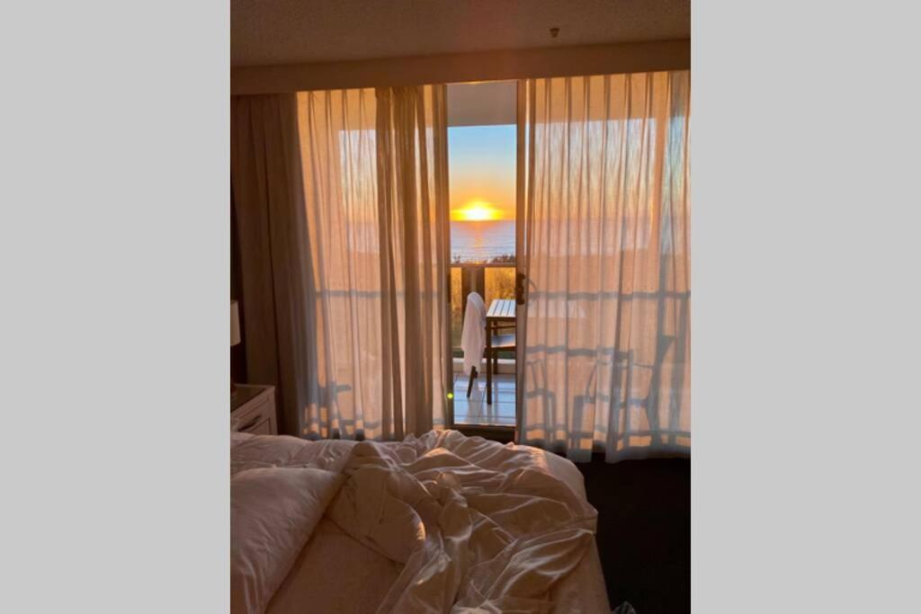 Ocean Bliss - Top Floor Beachfront Studio With Amazing Views ! Marcoola Eksteriør billede