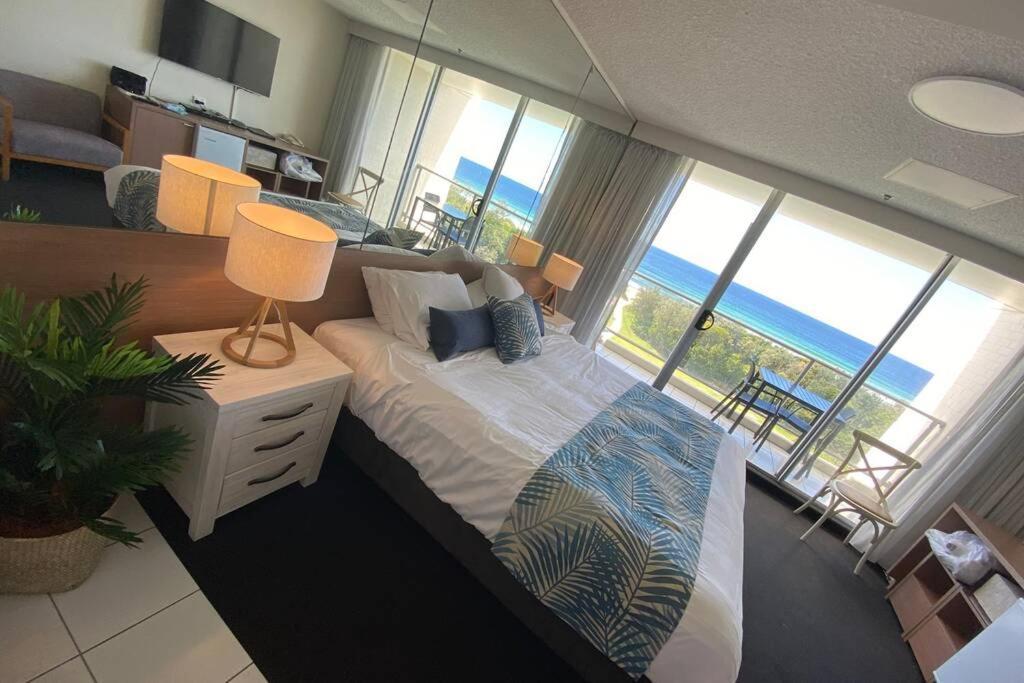 Ocean Bliss - Top Floor Beachfront Studio With Amazing Views ! Marcoola Eksteriør billede