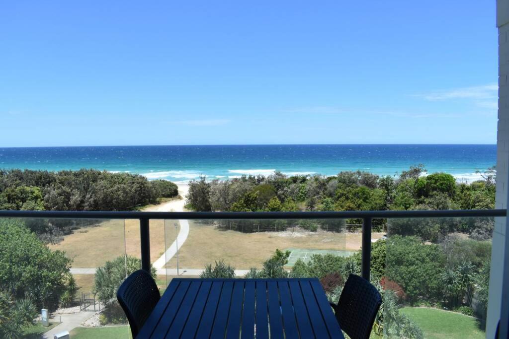 Ocean Bliss - Top Floor Beachfront Studio With Amazing Views ! Marcoola Eksteriør billede