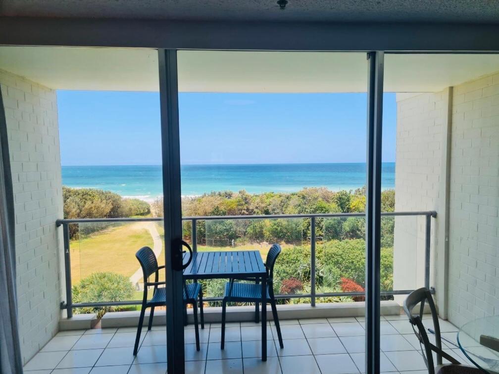 Ocean Bliss - Top Floor Beachfront Studio With Amazing Views ! Marcoola Eksteriør billede